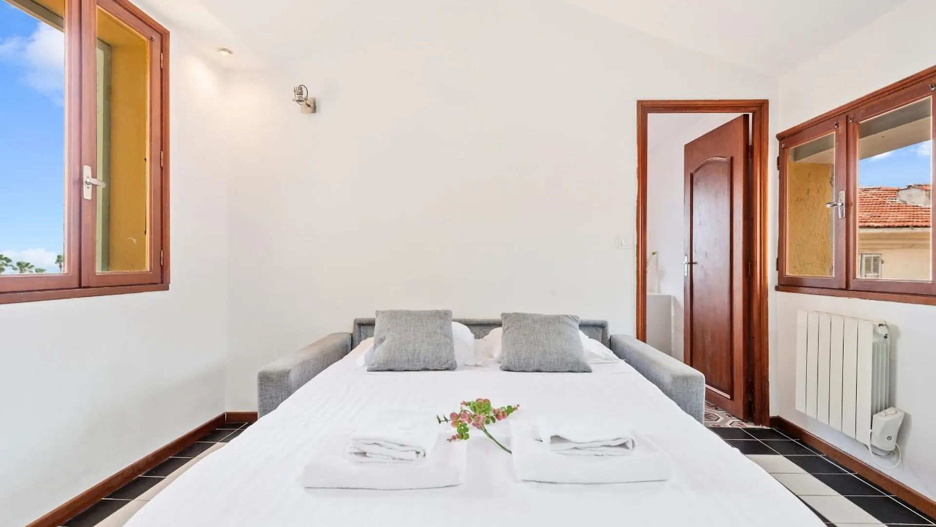 Bastion Ideally Located, Brightness, Sea Views Menton