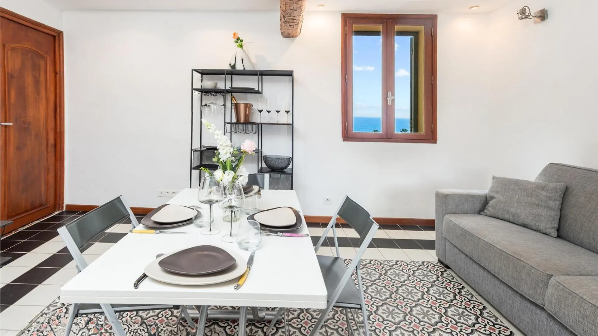 Bastion Ideally Located, Brightness, Sea Views Menton Apart-hotel