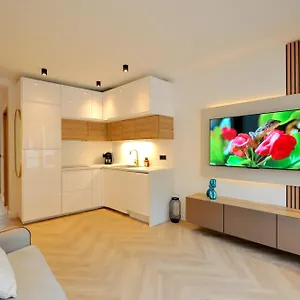  Apartment Monaco # Menton - 6 Persons - 2 Bedrooms - Full Renovated - Private Parking - Hypercenter - Clim - Beach And Sun